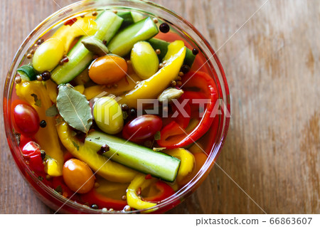夏季蔬菜泡菜 夏季蔬菜泡菜 66863607