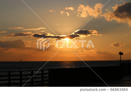 A sunset of Akashi 66863860