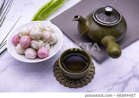 A cup of hot tea, chat time 66864487