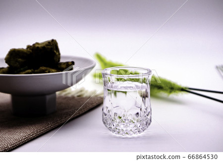 一杯清澈透明的水 一杯清澈透明的水 66864530