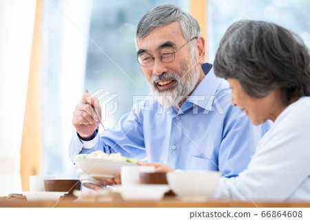 Senior, couple, grandmother Senior, couple, grandmother 66864608