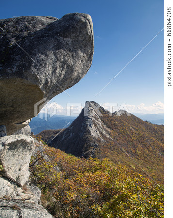 Autumn leaves in Hwangseoksan, Hamyang-gun, Gyeongnam, South Korea 66864708