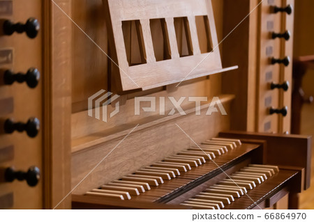 pipe organ 66864970