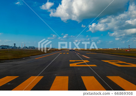 新潟機場跑道，天空和雲彩 66869308