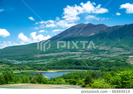 《Gunma Prefecture》A view of Tsumagoi Village and Aizuma no Oka 66869819