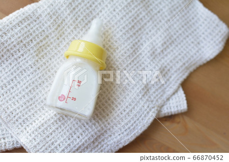 母乳喂養的形象 66870452