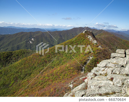韓國慶北青松郡巨王山面巨王山楓 66870684