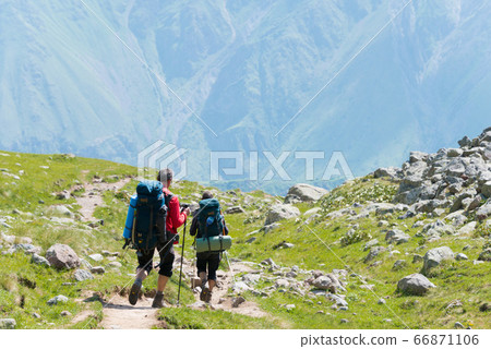 通往格魯吉亞卡茲貝吉山的登山路線(格魯吉亞)姆茨赫塔-姆蒂涅蒂州Stephansminda 通往格魯吉亞卡茲貝吉山的登山路線(格魯吉亞)姆茨赫塔-姆蒂涅蒂州Stephansminda 66871106