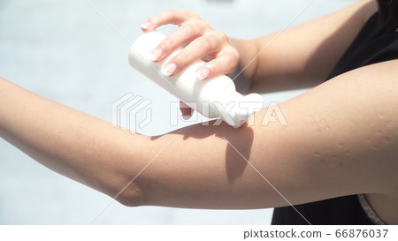 塗防曬霜 塗防曬霜 66876037