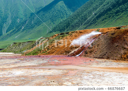 格魯吉亞Kazbegi，特魯索山谷的間歇泉 66876687