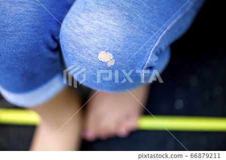 Open space and copy space in the trousers knees of a sitting person 66879211