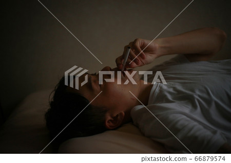 睡覺的香煙的形象 睡覺的香煙的形象 66879574