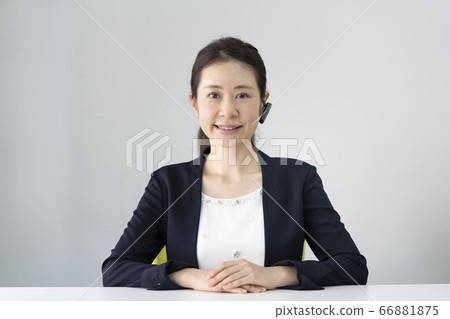 Business woman with headset 66881875