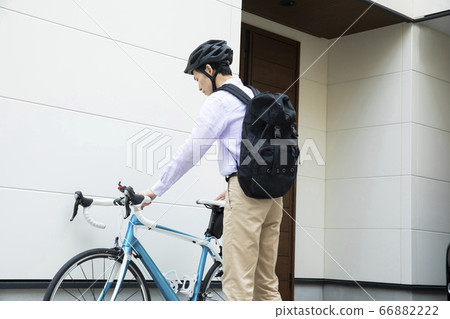 男子自行車上班族 男子自行車上班族 66882222