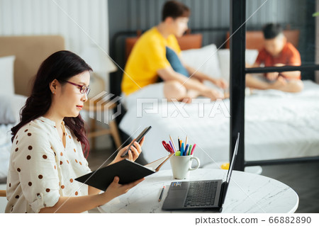 Mom work from home 66882890