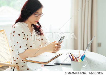 Mom work from home 66882897