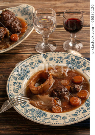 Well-cooked beef shank in wine sauce served in an Well-cooked beef shank in wine sauce served in an 66883126