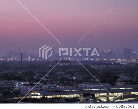 泰國曼谷遠景柏林車站和阿索克摩天大樓夜景/泰國曼谷 66885561