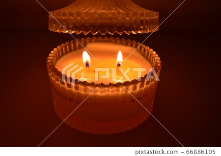 Candle in crystal glass jewelry box 66886105