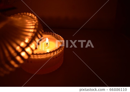 Candle in crystal glass jewelry box 66886110