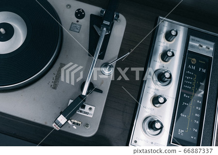 Early record player in the early Showa period 66887337