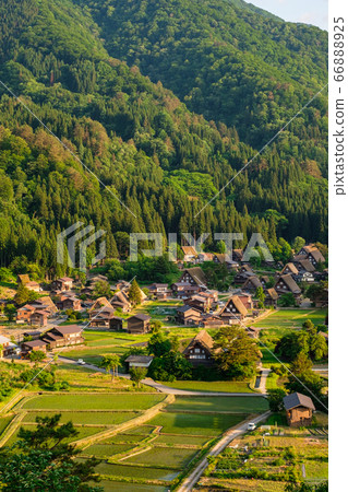 Shirakawa-go in early summer (at dusk) Shirakawa-go in early summer (at dusk) 66888925