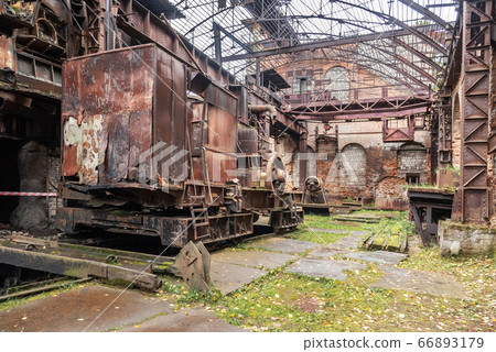 Casting platform open-hearth furnace in workshop 66893179