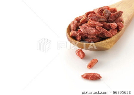 Several grains of wolfberry spilled on a wooden spoon. 66895638