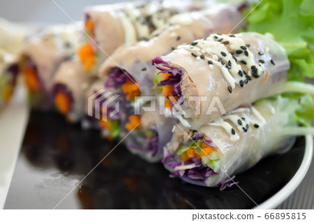 rice roll, fresh roll 66895815