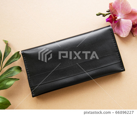 Black leather purse 66896227