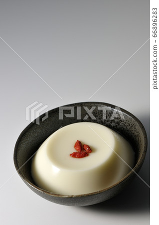 Apricot kernel tofu with wolfberry fruit (white background) Apricot kernel tofu with wolfberry fruit (white background) 66896283