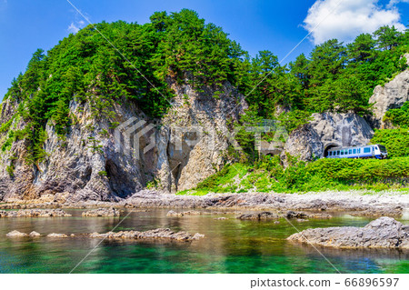 Gono Line resort train from the tunnel, Resort Shirakami Aoike, Fukaura Town, Aomori Prefecture Gono Line resort train from the tunnel, Resort Shirakami Aoike, Fukaura Town, Aomori Prefecture 66896597