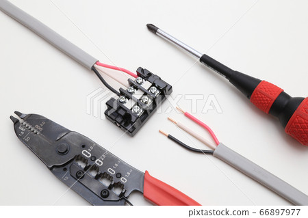 電氣工作 與接線端子的連接 66897977