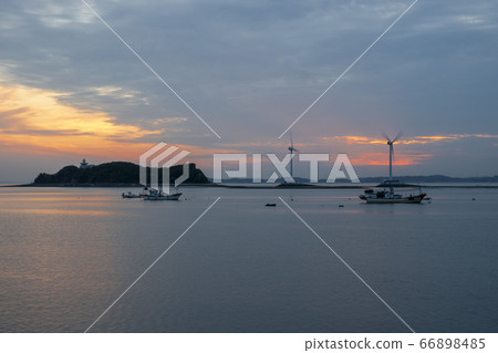 Jebudo Island and Silkworm Island from Jeokgok Port Jebudo Island and Silkworm Island from Jeokgok Port 66898485