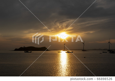 Jebudo Island and Silkworm Island from Jeokgok Port Jebudo Island and Silkworm Island from Jeokgok Port 66898526