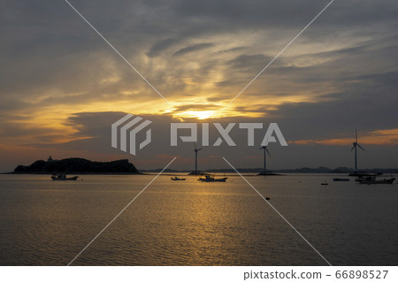 Jebudo Island and Silkworm Island from Jeokgok Port Jebudo Island and Silkworm Island from Jeokgok Port 66898527