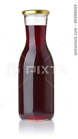 Carafe of red wine 66898684