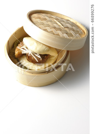Kakuniman（白色背景）在籃子裡蒸 66899276