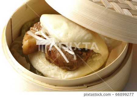 Kakuniman（白色背景）在籃子裡蒸 66899277