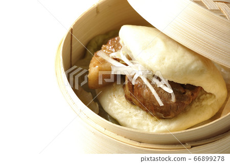 Kakuniman（白色背景）在籃子裡蒸 66899278