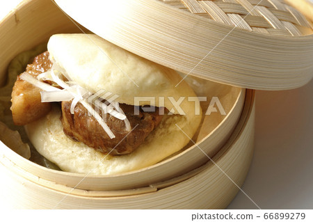 Kakuniman（白色背景）在籃子裡蒸 66899279