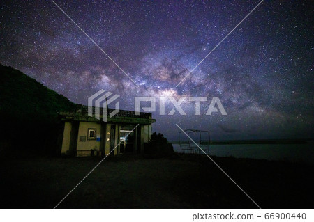 《沖繩縣與那國島》八重山群島與那國島志島島診所(銀河診所)和銀河系 《沖繩縣與那國島》八重山群島與那國島志島島診所(銀河診所)和銀河系 66900440