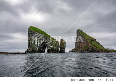 Drangarnir gate and Tindholmur wall boulder under the clouds Drangarnir gate and Tindholmur wall boulder under the clouds 66901054
