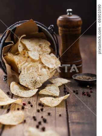 Potato crisps chips snack with black pepper in Potato crisps chips snack with black pepper in 66901090
