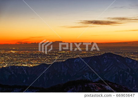 Ozawa and Yokohama city at dawn from Tanzawa/Tonodake Ozawa and Yokohama city at dawn from Tanzawa/Tonodake 66903647