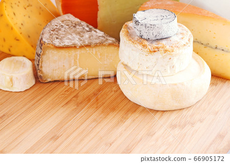 French cheese 66905172