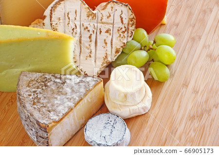 French cheese 66905173