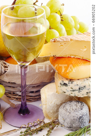Cheese, wine and fruits 66905202