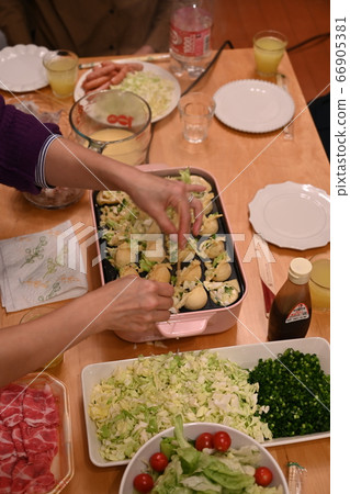 Home party (octopus) Home party (octopus) 66905381