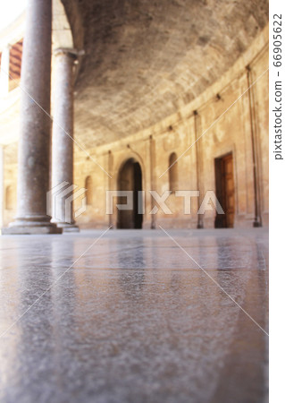 Interior of Alhambra palace 66905622